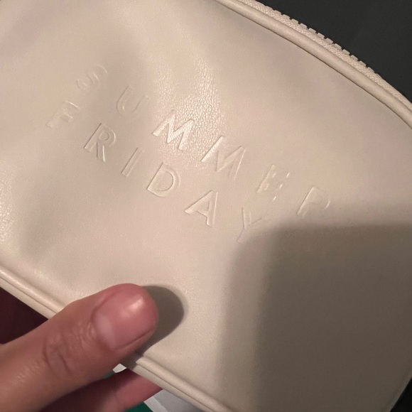 Summer Fridays Bucket hat & Makeup Bag - Picture 3 of 8